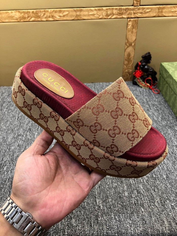 GUCC SANDALS