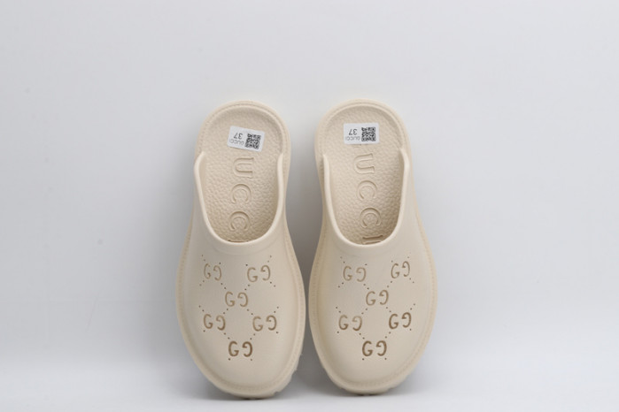 G*u*i sandals