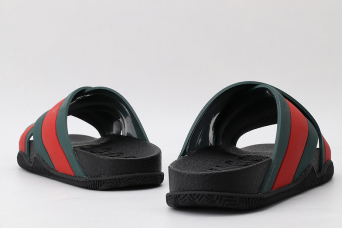 G*u*i sandals