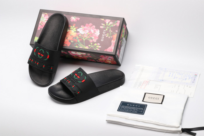 G*u*i sandals