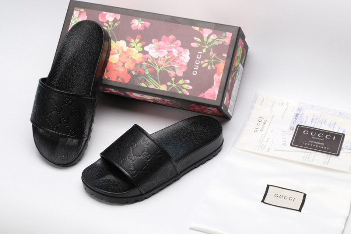 G*u*i sandals