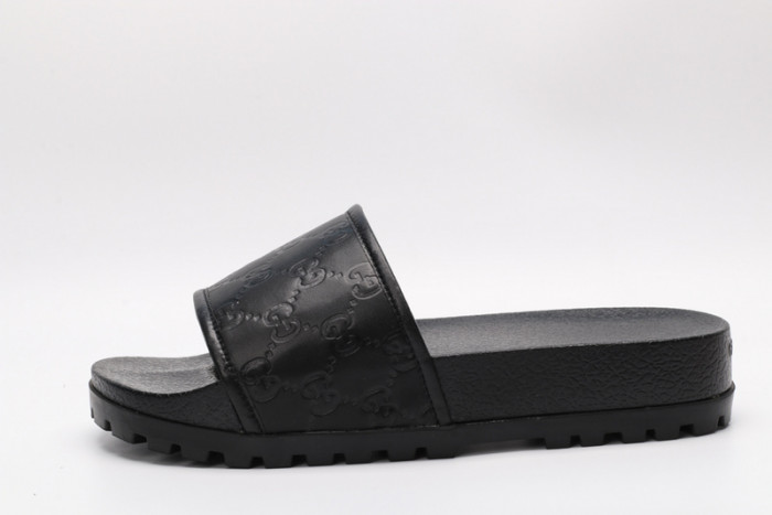 G*u*i sandals