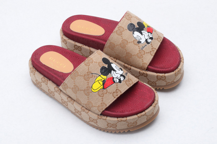 G*u*i sandals
