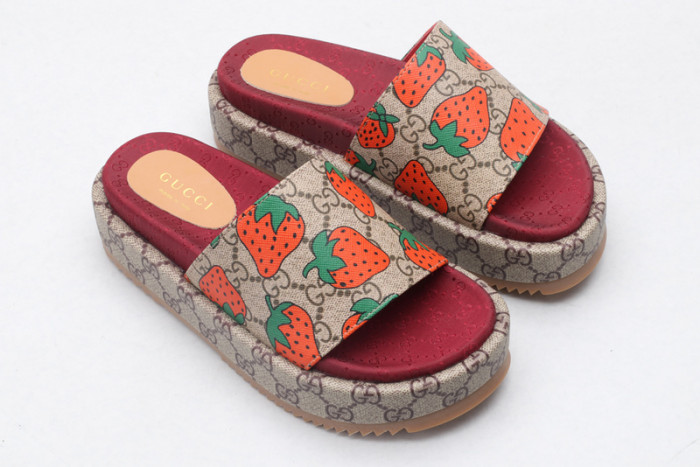 GUCC SANDALS