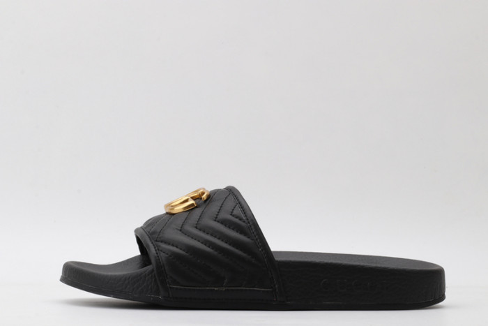 G*u*i sandals
