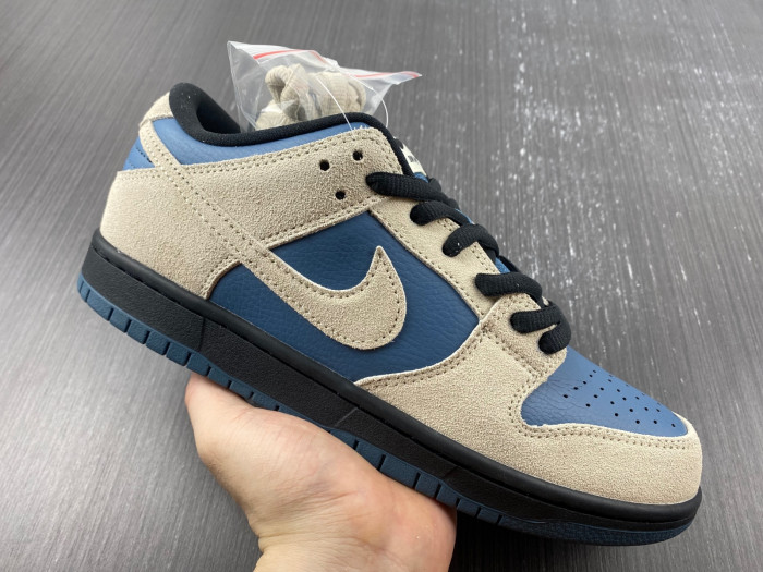 nike sb dunk low light cream thunderstorm bq6817-200